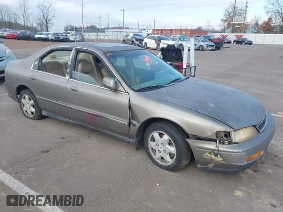 ✅ 1995 Honda Accord • VIN: 1HGCE6661SA019362 • Lot: 43811802. Wystawiony na IAAI z przebiegiem 206 405 mil. Bezpłatny archiwum sprzedaży aukcyjnych z USA i szczegółowy raport historii pojazdu na DreamBid. Zdjęcie 1.