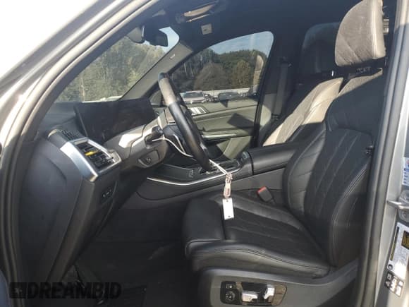 ✅ 2024 BMW X5 xDrive40i • VIN: 5UX23EU0XR9V39787 • Lot: 82305835. Wystawiony na Copart z przebiegiem 60 203 mil. Bezpłatny archiwum sprzedaży aukcyjnych z USA i szczegółowy raport historii pojazdu na DreamBid. Zdjęcie 7.