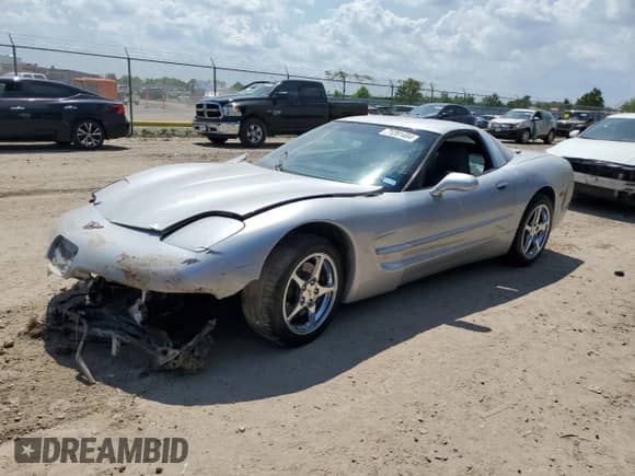 ✅ 2000 Chevrolet Corvette • VIN: 1G1YY22G7Y5120564 • Lot: 71281484. Wystawiony na Copart z przebiegiem Nie podano mil. Skorzystaj z bezpłatnego archiwum sprzedaży aukcyjnych z USA i zobacz szczegółowy raport historii pojazdu na DreamBid. Zdjęcie 1.