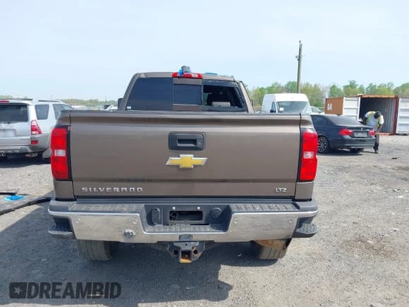 ✅ 2015 Chevrolet Silverado 2500HD LTZ • VIN: 1GC1KWE89FF183873 • Lot: 42114681. Listed on IAAI with 113,443 mi. Free auction sales archive from the USA and detailed vehicle history report at DreamBid. Image 16.