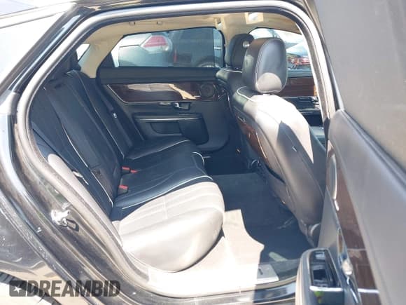 ✅ 2011 Jaguar XJ XJL • VIN: SAJWA2GBXBLV15651 • Лот: 43173257. Опубликован ранее на IAAI с пробегом 87 838 миль. Бесплатный доступ к архиву аукционных продаж из США и подробный отчёт об истории автомобиля на DreamBid. Изображение 8.