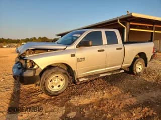 2019 Ram 1500 Tradesman z VIN 1C6RR6FG6KS528497, wystawiony jako Copart lot #80675765 z przebiegiem 93 530 mil mil oraz Szkoda całkowita • Salvage title. Historia ofert i sprzedaży dostępna na DreamBid. Obrazek 1.