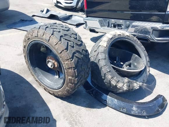 2019 Chevrolet Silverado 1500 LT with VIN 3GCUYDED8KG105770, listed as a IAAI auction lot 42979592 with 67,474 mi miles and . Bid and sale history available at DreamBid. Image 12.