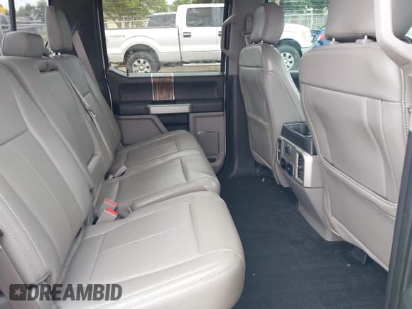 ✅ 2018 Ford F-150 XL • VIN: 1FTEW1E56JKC02331 • Lot: 42554412. Wystawiony na IAAI z przebiegiem 203 633 mil. Bezpłatny archiwum sprzedaży aukcyjnych z USA i szczegółowy raport historii pojazdu na DreamBid. Zdjęcie 8.