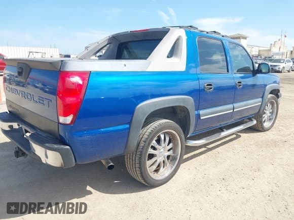 ✅ 2004 Chevrolet Avalanche Z66 • VIN: 3GNEC12T24G165907 • Lot: 42887959. Listed on IAAI with 216,065 mi. Free auction sales archive from the USA and detailed vehicle history report at DreamBid. Image 4.