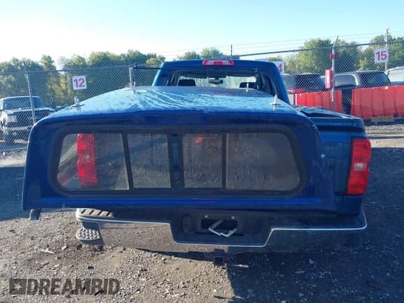 ✅ 2018 Chevrolet Silverado 1500 LT • VIN: 2GCVKREC8J1102806 • Lot: 43322949. Wystawiony na IAAI z przebiegiem 87 263 mil. Bezpłatny archiwum sprzedaży aukcyjnych z USA i szczegółowy raport historii pojazdu na DreamBid. Zdjęcie 17.