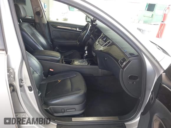 ✅ 2013 Hyundai Genesis 3.8L • VIN: KMHGC4DD9DU222363 • Lot: 43173539. Listed on IAAI with 155,739 mi. Free auction sales archive from the USA and detailed vehicle history report at DreamBid. Image 5.