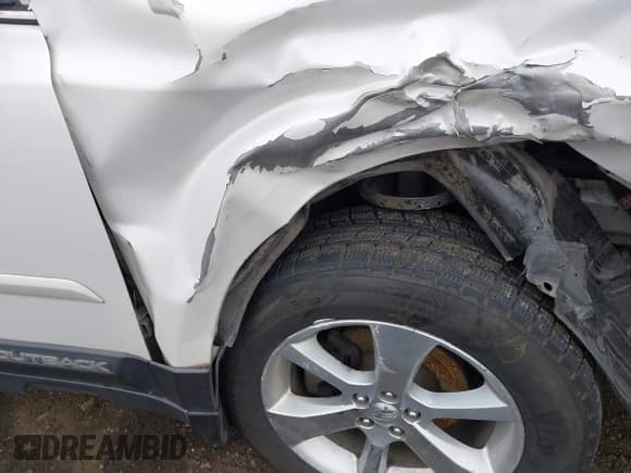 ✅ 2013 Subaru Outback Limited • VIN: 4S4BRBKC2D3249255 • Lot: 43575550. Listed on IAAI with 198,108 mi. Free auction sales archive from the USA and detailed vehicle history report at DreamBid. Image 18.