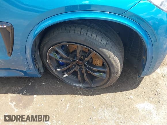 ✅ 2017 BMW X5 M • VIN: 5YMKT6C31H0X20466 • Lot: 42828010. Wystawiony na IAAI z przebiegiem 78 072 mil. Bezpłatny archiwum sprzedaży aukcyjnych z USA i szczegółowy raport historii pojazdu na DreamBid. Zdjęcie 6.