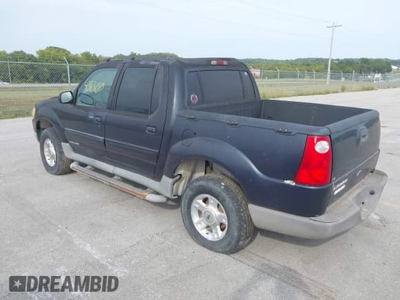 ✅ 2001 Ford Explorer Sport Trac • VIN: 1FMZU77EX1UA66700 • Lot: 43113683. Wystawiony na IAAI z przebiegiem 235 370 mil. Bezpłatny archiwum sprzedaży aukcyjnych z USA i szczegółowy raport historii pojazdu na DreamBid. Zdjęcie 3.