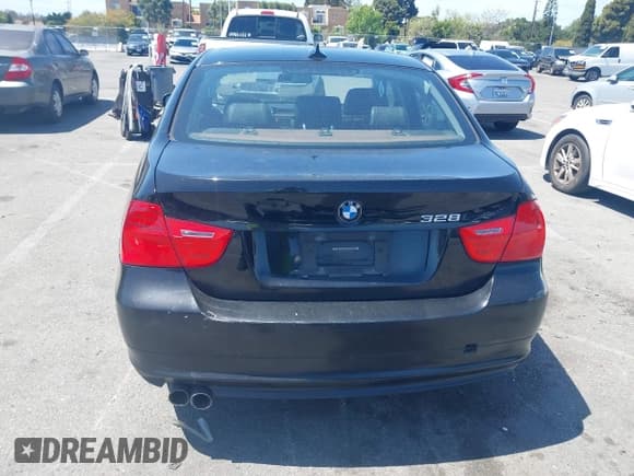 ✅ 2011 BMW 3 Series 328i • VIN: WBAPH5G58BNM83911 • Lot: 42020891. Listed on IAAI with 95,050 mi. Free auction sales archive from the USA and detailed vehicle history report at DreamBid. Image 17.