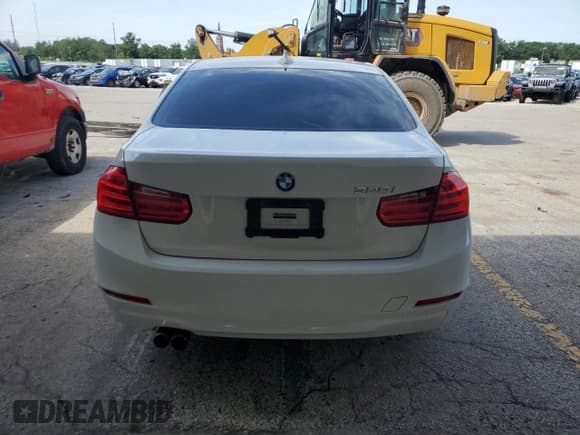 ✅ 2015 BMW 3 Series 328i • VIN: WBA3A5G51FNP34910 • Lot: 65981935. Wystawiony na Copart z przebiegiem 208 256 mil. Bezpłatny archiwum sprzedaży aukcyjnych z USA i szczegółowy raport historii pojazdu na DreamBid. Zdjęcie 6.