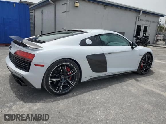 ✅ 2020 Audi R8 performance quattro • VIN: WUAKBAFX9L7900195 • Лот: 59888215. Опубликован ранее на Copart с пробегом 16 548 миль. Бесплатный доступ к архиву аукционных продаж из США и подробный отчёт об истории автомобиля на DreamBid. Изображение 3.