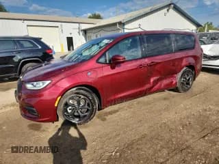 ✅ 2022 Chrysler Pacifica Hybrid Limited • VIN: 2C4RC1S73NR187620 • Lot: 70466485. Wystawiony na Copart z przebiegiem 40 083 mil. Bezpłatny archiwum sprzedaży aukcyjnych z USA i szczegółowy raport historii pojazdu na DreamBid. Zdjęcie 1.