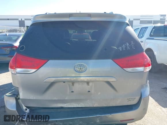 ✅ 2012 Toyota Sienna XLE • VIN: 5TDDK3DC7CS033404 • Lot: 43582126. Listed on IAAI with 139,373 mi. Free auction sales archive from the USA and detailed vehicle history report at DreamBid. Image 16.