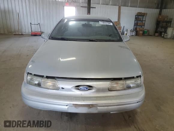✅ 1995 Ford Taurus GL • VIN: 1FALP52U3SG100518 • Lot: 71844764. Wystawiony na Copart z przebiegiem 173 762 mil. Bezpłatny archiwum sprzedaży aukcyjnych z USA i szczegółowy raport historii pojazdu na DreamBid. Zdjęcie 5.