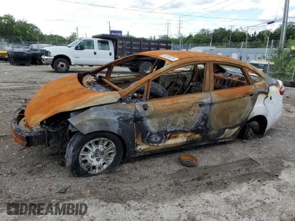 ✅ 2014 Ford Fiesta S • VIN: 3FADP4AJ2EM128522 • Лот: 54676375. Опубликован ранее на Copart с пробегом Не указан. Бесплатный доступ к архиву аукционных продаж из США и подробный отчёт об истории автомобиля на DreamBid. Изображение 1.