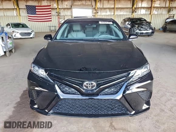 ✅ 2020 Toyota Camry SE • VIN: 4T1G11BK7LU007911 • Lot: 94954185. Wystawiony na Copart z przebiegiem 15 718 mil. Bezpłatny archiwum sprzedaży aukcyjnych z USA i szczegółowy raport historii pojazdu na DreamBid. Zdjęcie 5.