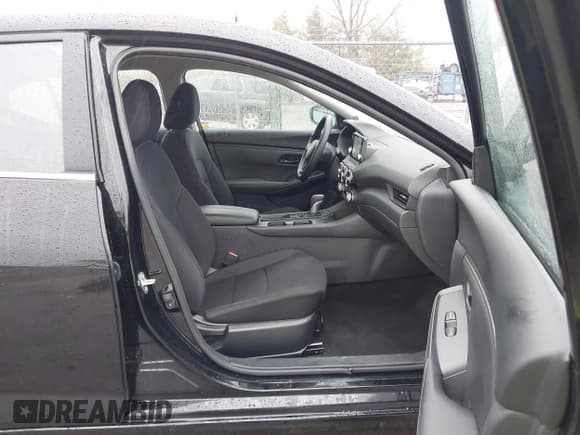 ✅ 2024 Nissan Sentra S • VIN: 3N1AB8BV2RY355246 • Lot: 43778696. Listed on IAAI with 17,452 mi. Free auction sales archive from the USA and detailed vehicle history report at DreamBid. Image 5.