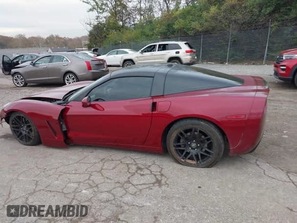 ✅ 2005 Chevrolet Corvette • VIN: 1G1YY24U355136792 • Lot: 43583636. Wystawiony na IAAI z przebiegiem 40 576 mil. Bezpłatny archiwum sprzedaży aukcyjnych z USA i szczegółowy raport historii pojazdu na DreamBid. Zdjęcie 15.