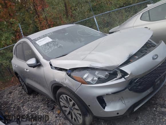 ✅ 2020 Ford Escape Titanium • VIN: 1FMCU9J96LUB18419 • Lot: 40612100. Wystawiony na IAAI z przebiegiem 40 041 mil. Bezpłatny archiwum sprzedaży aukcyjnych z USA i szczegółowy raport historii pojazdu na DreamBid. Zdjęcie 13.