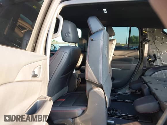 2025 Chevrolet Traverse FWD RS with VIN 1GNERLRS1SJ282512, listed as a IAAI auction lot 43343752 with 567 mi miles and . Bid and sale history available at DreamBid. Image 8.