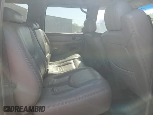 ✅ 2003 Chevrolet Suburban LT • VIN: 1GNEC16Z63J237235 • Lot: 52782285. Wystawiony na Copart z przebiegiem 241 272 mil. Bezpłatny archiwum sprzedaży aukcyjnych z USA i szczegółowy raport historii pojazdu na DreamBid. Zdjęcie 11.