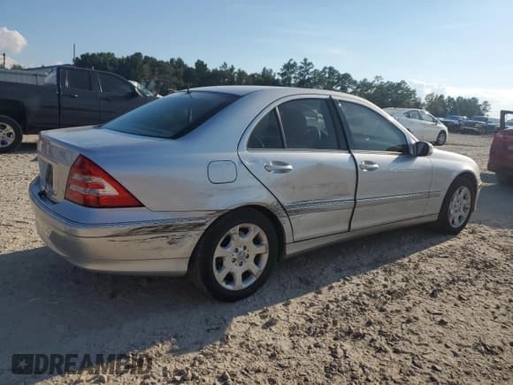 ✅ 2005 Mercedes-Benz C 320 • VIN: WDBRF64J75F676525 • Lot: 70327055. Wystawiony na Copart z przebiegiem 116 288 mil. Bezpłatny archiwum sprzedaży aukcyjnych z USA i szczegółowy raport historii pojazdu na DreamBid. Zdjęcie 3.