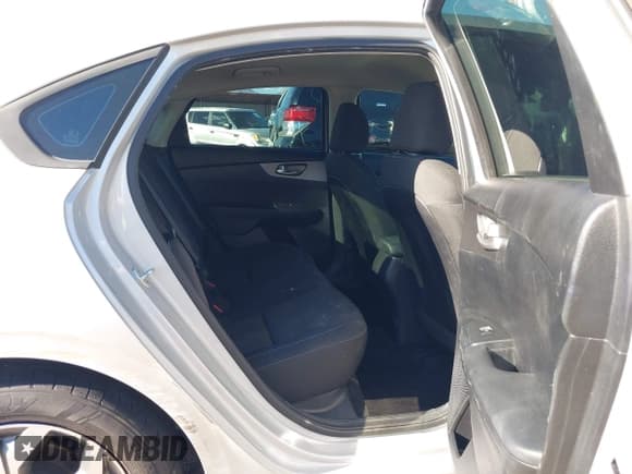 ✅ 2019 Kia Forte LXS • VIN: 3KPF24AD8KE010248 • Лот: 43188779. Опубликован ранее на IAAI с пробегом 72 730 миль. Бесплатный доступ к архиву аукционных продаж из США и подробный отчёт об истории автомобиля на DreamBid. Изображение 8.