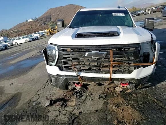 ✅ 2025 Chevrolet Silverado 2500HD LT • VIN: 2GC4KNEY3S1141949 • Лот: 82507815. Опубликован ранее на Copart с пробегом 18 799 миль. Бесплатный доступ к архиву аукционных продаж из США и подробный отчёт об истории автомобиля на DreamBid. Изображение 13.