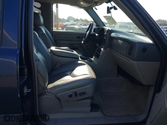 ✅ 2004 Chevrolet Suburban LT • VIN: 1GNFK16Z64J215342 • Lot: 42799214. Listed on IAAI with 222,894 mi. Free auction sales archive from the USA and detailed vehicle history report at DreamBid. Image 5.