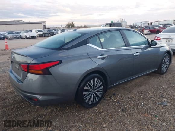 ✅ 2025 Nissan Altima SV • VIN: 1N4BL4DV2SN382444 • Lot: 43774936. Listed on IAAI with 16,653 mi. Free auction sales archive from the USA and detailed vehicle history report at DreamBid. Image 4.