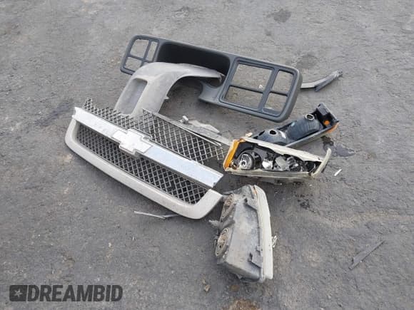 ✅ 2004 Chevrolet Silverado 1500 LS • VIN: 2GCEC19VX41197755 • Lot: 43588258. Listed on IAAI with 215,840 mi. Free auction sales archive from the USA and detailed vehicle history report at DreamBid. Image 12.