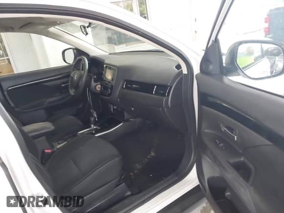 2019 Mitsubishi Outlander ES z VIN JA4AD2A34KZ004641, wystawiony jako IAAI lot #43334302 z przebiegiem 138 409 mil mil oraz . Historia ofert i sprzedaży dostępna na DreamBid. Obrazek 5.