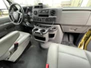 ✅ 2021 Ford Econoline Cargo • VIN: 1FDXE4FN8MDC34245 • Lot: 52241605. Wystawiony na Copart z przebiegiem 70 916 mil. Bezpłatny archiwum sprzedaży aukcyjnych z USA i szczegółowy raport historii pojazdu na DreamBid. Zdjęcie 9.