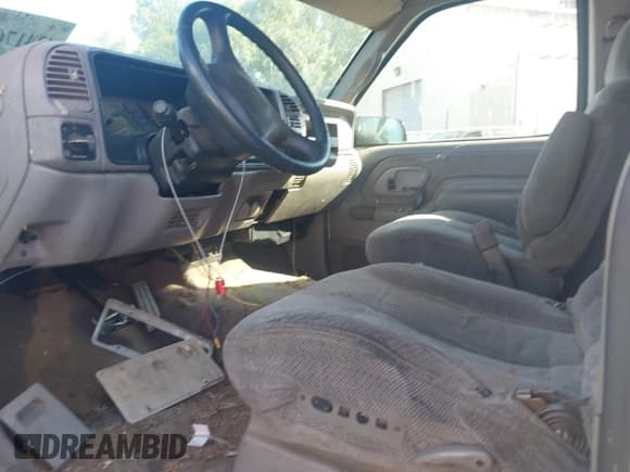 ✅ 1998 GMC Sierra 2500 • VIN: 1GTGC29J1WE529918 • Лот: 42417638. Опубликован ранее на IAAI с пробегом 110 854 миль. Бесплатный доступ к архиву аукционных продаж из США и подробный отчёт об истории автомобиля на DreamBid. Изображение 5.