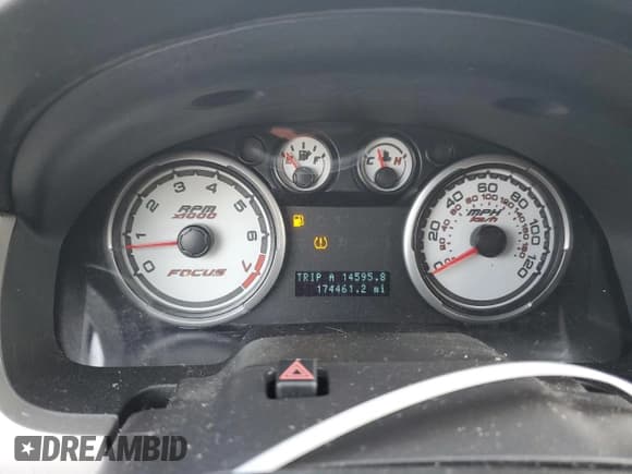 ✅ 2010 Ford Focus SEL • VIN: 1FAHP3HN2AW259111 • Lot: 81693045. Wystawiony na Copart z przebiegiem 174 461 mil. Bezpłatny archiwum sprzedaży aukcyjnych z USA i szczegółowy raport historii pojazdu na DreamBid. Zdjęcie 9.