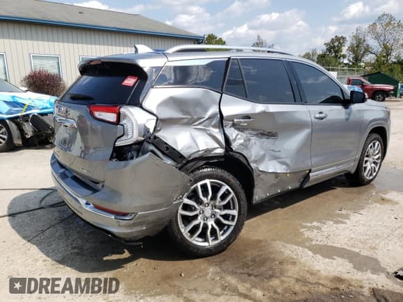 ✅ 2023 GMC Terrain Denali • VIN: 3GKALXEGXPL143873 • Lot: 71802095. Wystawiony na Copart z przebiegiem 67 945 mil. Bezpłatny archiwum sprzedaży aukcyjnych z USA i szczegółowy raport historii pojazdu na DreamBid. Zdjęcie 3.