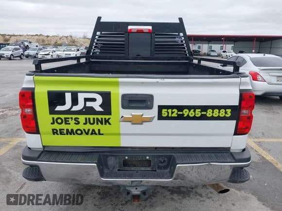✅ 2015 Chevrolet Silverado 2500HD LT • VIN: 1GC1KVEGXFF133842 • Lot: 41572202. Wystawiony na IAAI z przebiegiem 266 016 mil. Bezpłatny archiwum sprzedaży aukcyjnych z USA i szczegółowy raport historii pojazdu na DreamBid. Zdjęcie 17.