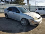 ✅ 2006 Ford Focus S • VIN: 1FAHP34N46W219609 • Lot: 92470025. Wystawiony na Copart z przebiegiem Nie podano. Bezpłatny archiwum sprzedaży aukcyjnych z USA i szczegółowy raport historii pojazdu na DreamBid. Zdjęcie 4.