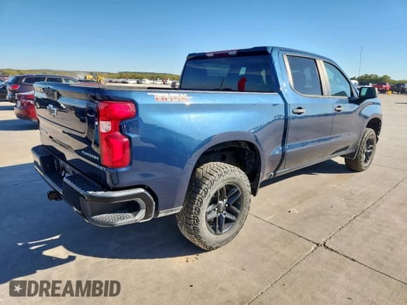 ✅ 2021 Chevrolet Silverado 1500 Custom Trail Boss • VIN: 3GCPYCEF0MG453512 • Lot: 90521435. Wystawiony na Copart z przebiegiem 95 140 mil. Bezpłatny archiwum sprzedaży aukcyjnych z USA i szczegółowy raport historii pojazdu na DreamBid. Zdjęcie 3.