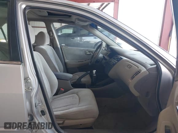 ✅ 1999 Honda Accord EX • VIN: 1HGCG555XXA135874 • Лот: 42420764. Опубликован ранее на IAAI с пробегом 240 649 миль. Бесплатный доступ к архиву аукционных продаж из США и подробный отчёт об истории автомобиля на DreamBid. Изображение 5.