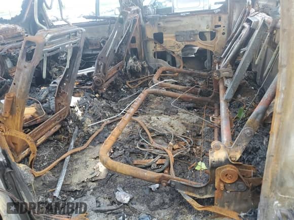 2013 Chevrolet Silverado 1500 LT с VIN 3GCPKSE72DG204844, выставлен на аукционе Copart как лот 81576085 с пробегом Не указан миль и На запчасти • Non repairable. История ставок и продаж доступна на DreamBid. Изображение 10.