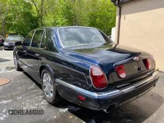 ✅ 2002 Bentley Arnage • VIN: SCBLC31E62CX08029 • Lot: 79810654. Wystawiony na Copart z przebiegiem 86 082 mil. Bezpłatny archiwum sprzedaży aukcyjnych z USA i szczegółowy raport historii pojazdu na DreamBid. Zdjęcie 3.