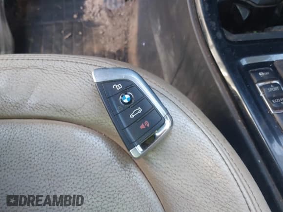 ✅ 2016 BMW X1 xDrive28i • VIN: WBXHT3Z38G4A50842 • Lot: 43513366. Listed on IAAI with 134,107 mi. Free auction sales archive from the USA and detailed vehicle history report at DreamBid. Image 11.