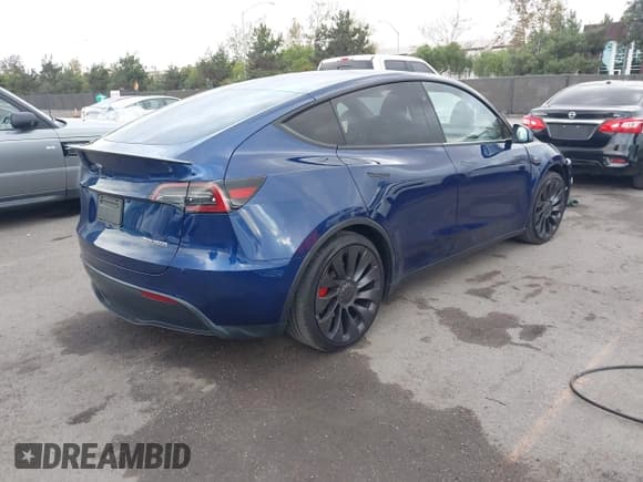 ✅ 2023 Tesla Model Y Performance • VIN: 7SAYGDEF1PF834554 • Lot: 43713737. Wystawiony na IAAI z przebiegiem 23 858 mil. Bezpłatny archiwum sprzedaży aukcyjnych z USA i szczegółowy raport historii pojazdu na DreamBid. Zdjęcie 4.