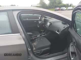 2018 Chevrolet Cruze LT с VIN 1G1BE5SMXJ7247499, выставлен на аукционе IAAI как лот 42853055 с пробегом 76 549 миль миль и . История ставок и продаж доступна на DreamBid. Изображение 5.