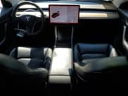 ✅ 2020 Tesla Model 3 Standard Range Plus • VIN: 5YJ3E1EA5LF644508 • Lot: 82550985. Wystawiony na Copart z przebiegiem 63 862 mil. Bezpłatny archiwum sprzedaży aukcyjnych z USA i szczegółowy raport historii pojazdu na DreamBid. Zdjęcie 8.