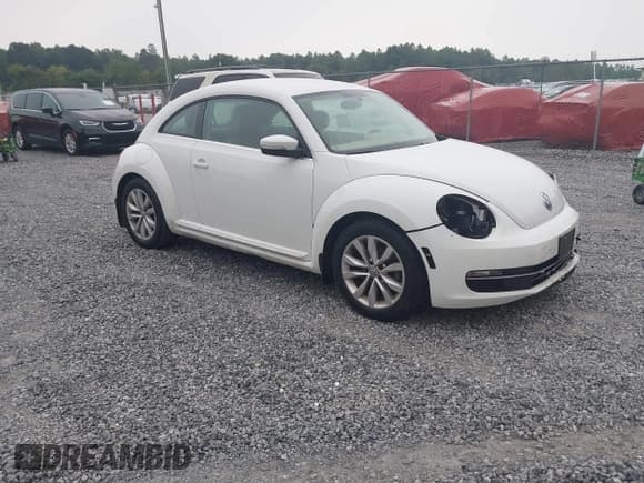 ✅ 2014 Volkswagen Beetle 2.0L TDI w/Sun/Sound/Nav • VIN: 3VWJL7AT1EM667366 • Lot: 43104884. Wystawiony na IAAI z przebiegiem 52 218 mil. Bezpłatny archiwum sprzedaży aukcyjnych z USA i szczegółowy raport historii pojazdu na DreamBid. Zdjęcie 1.