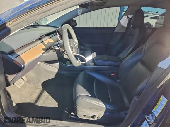 ✅ 2019 Tesla Model 3 Mid Range • VIN: 5YJ3E1EA8KF400852 • Lot: 95497805. Wystawiony na Copart z przebiegiem 49 975 mil. Bezpłatny archiwum sprzedaży aukcyjnych z USA i szczegółowy raport historii pojazdu na DreamBid. Zdjęcie 7.